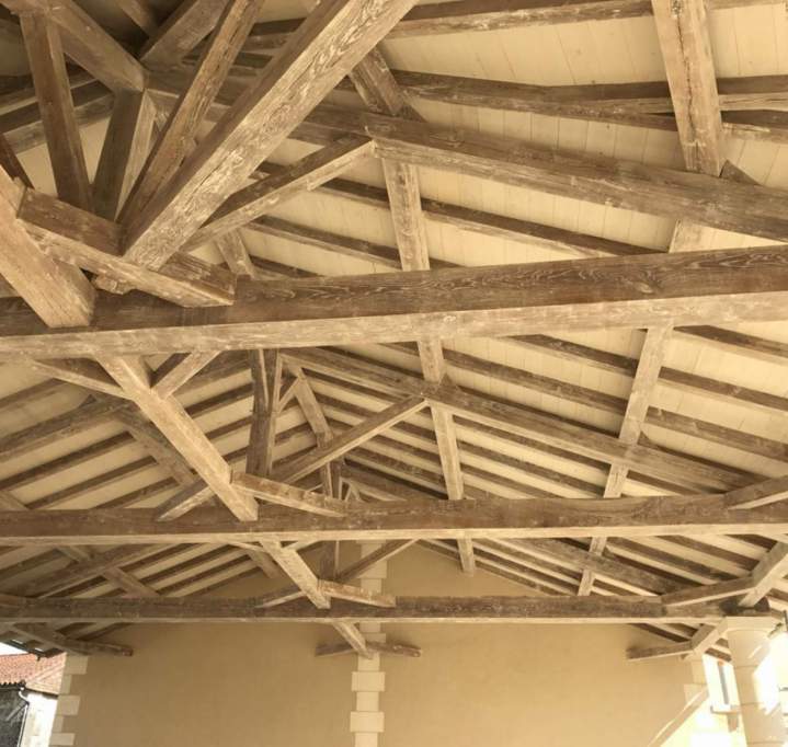 Rénovation et traitement de votre charpente ancienne.