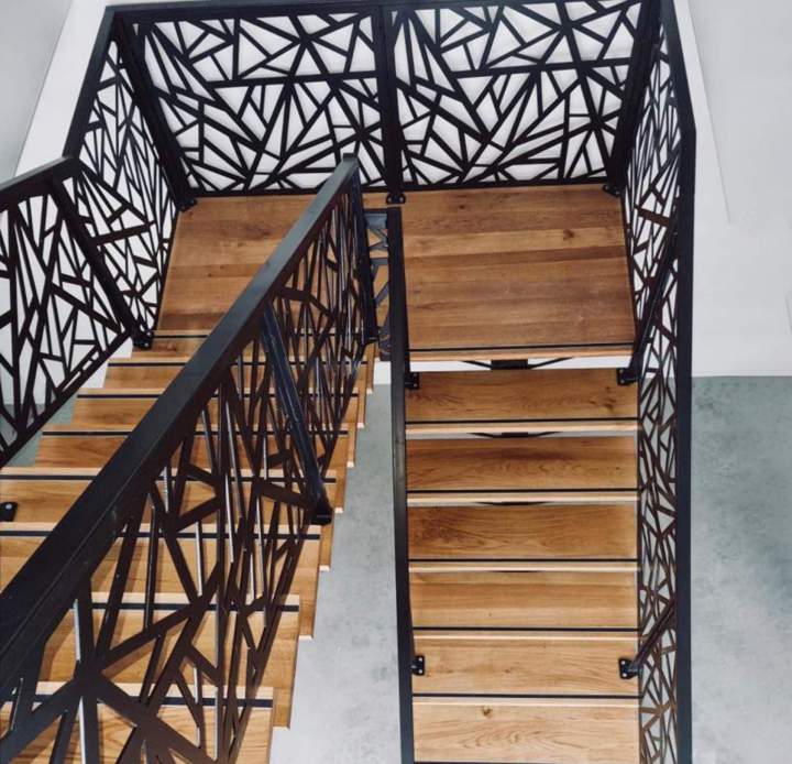 Conception et fabrication d'escaliers en bois sur mesure.